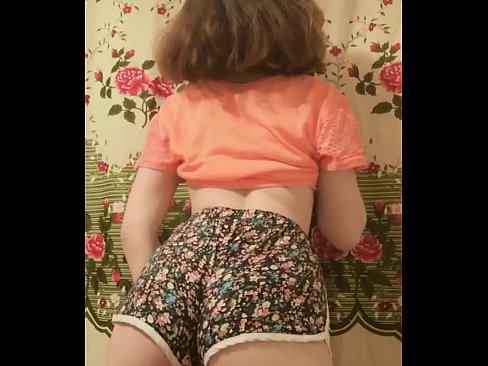 ❤️ Leanbh óg sexy ag baint dá shorts ar cheamara ❤️❌  Gnéas  linn